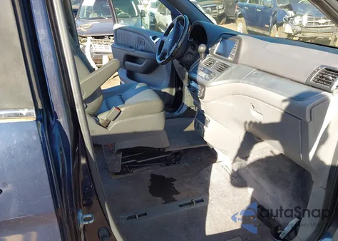 2008 Honda Odyssey Touring z USA, uszkodzony, nr VIN 5FNRL38818B021382